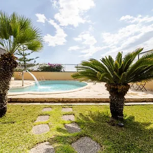  Villa Holidays Alba Italie